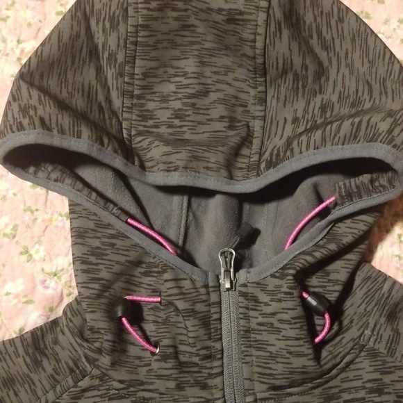 Stillwater Supply Company Softshell Hooded Jacket - Picture 3 of 4